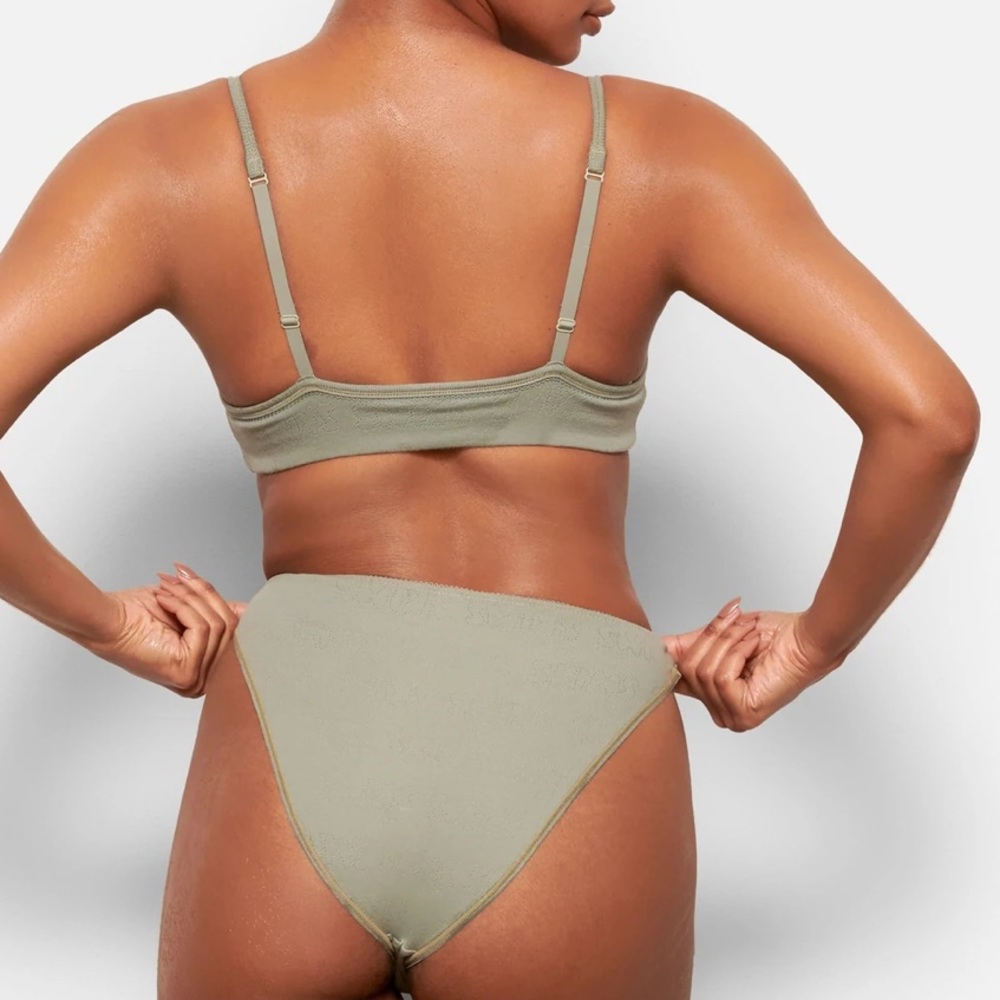 Skims LOGO POINTELLE BRIEF - Picture 2 of 7